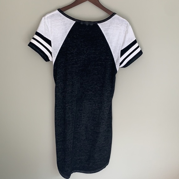 Loose “Baseball T” style dress w/ crossed neck - Picture 9 of 12